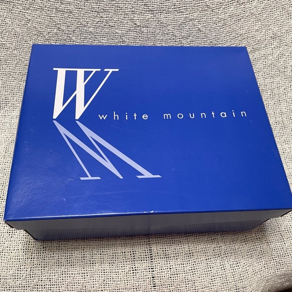 WHITE MOUNTAIN WOMEN’S RED SUEDE ANKLE BOOTIES SIZE 6 - Picture 11 of 13